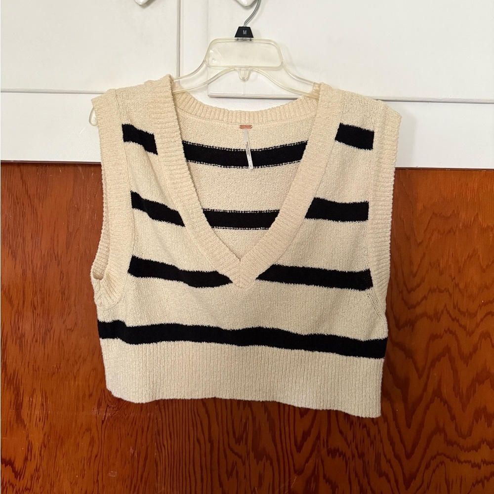 Free People Black and Cream cropped knit sweater